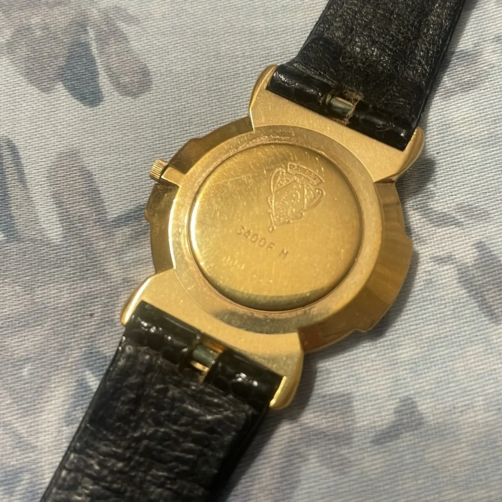 Gucci Black and Gold Watch - Picture 4 of 4